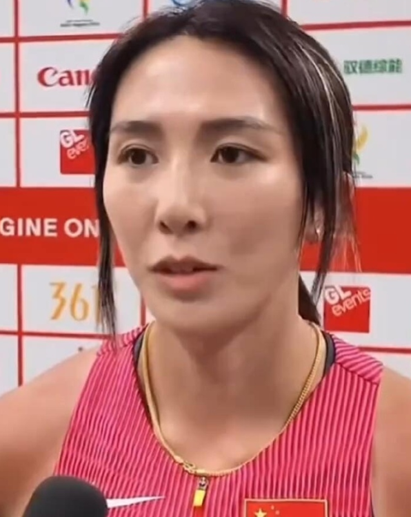 了解1xBET如暗夜的紫藤花瞬间绽放