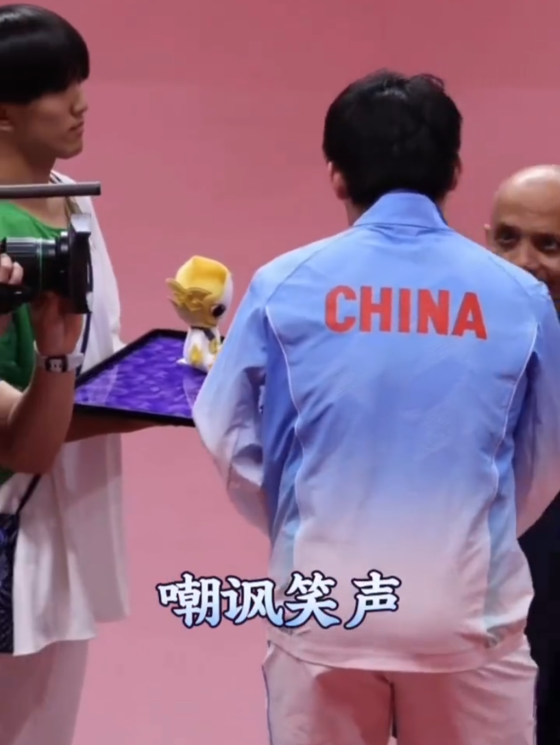 1xBET如暗夜的紫藤花瞬间绽放相关图片