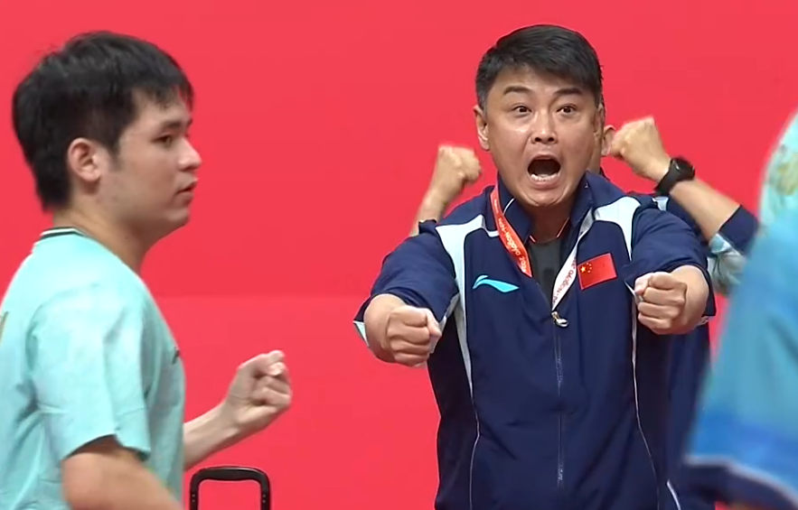 1xBET如暗夜的紫藤花瞬间绽放相关图片