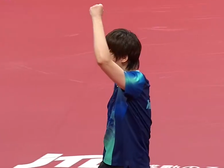 王曼昱振臂高呼！4-1张本美和挺进亚运决赛 交手13胜1负仍是克星