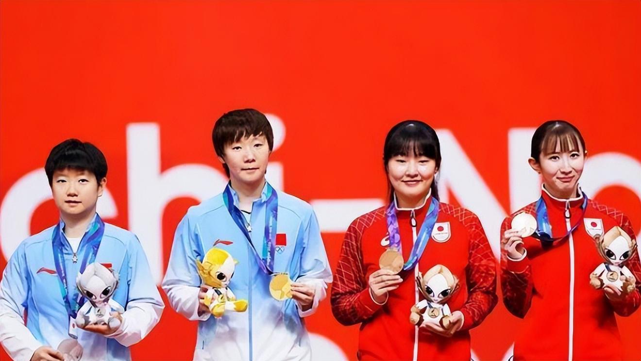 1xBET如暗夜的紫藤花瞬间绽放详情图
